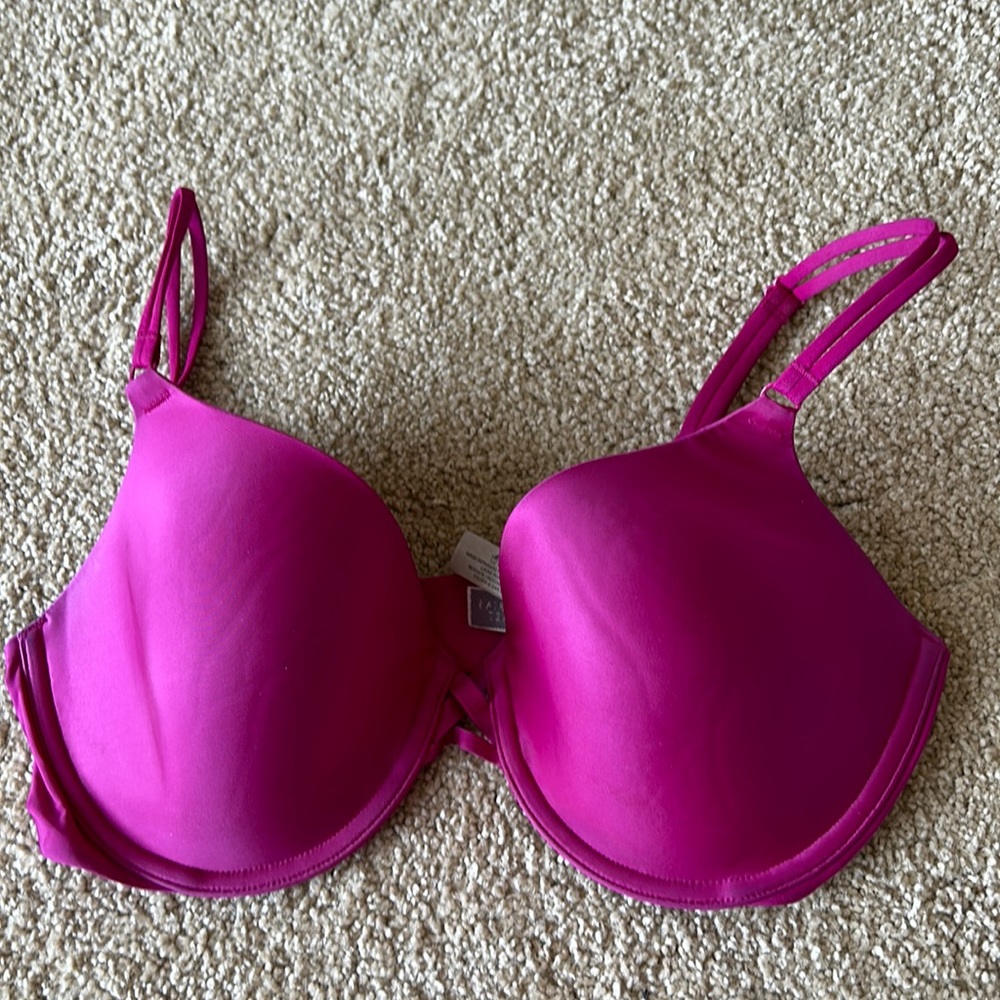 Victoria’s Secret 34D bra
